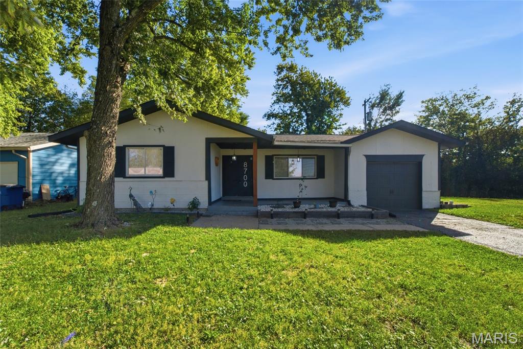Photo 2 of Sale Pending at 8700 Parkdale Dr, Caseyville, IL 62232 | MLS# MIS26068321 | Listing updated on 2026-10-25