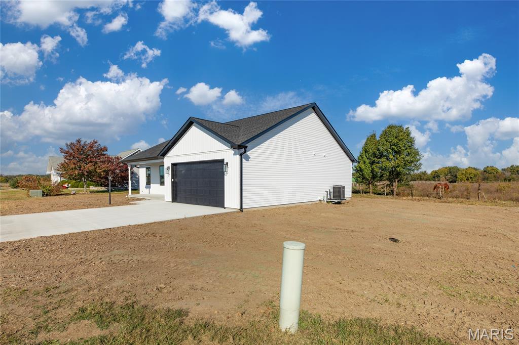 Photo 3 of Single family home for sale at 188 Ashton Dr, Brighton, IL 62012 | MLS# MIS26068349 | Listing updated on 2026-10-24