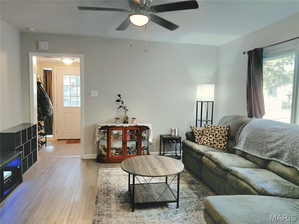 Photo 3 of Single family home for sale at 218 Eula Ave, Wood River, IL 62095 | MLS# MIS26068364 | Listing updated on 2026-10-24