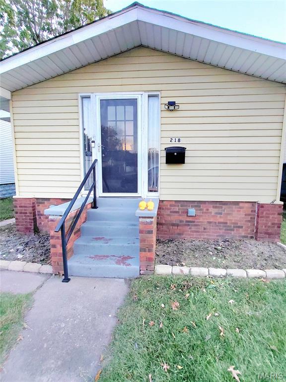 Photo 1 of Single family home for sale at 218 Eula Ave, Wood River, IL 62095 | MLS# MIS26068364 | Listing updated on 2026-10-24