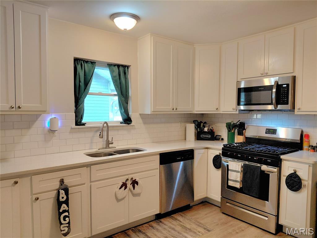Photo 4 of Single family home for sale at 218 Eula Ave, Wood River, IL 62095 | MLS# MIS26068364 | Listing updated on 2026-10-24