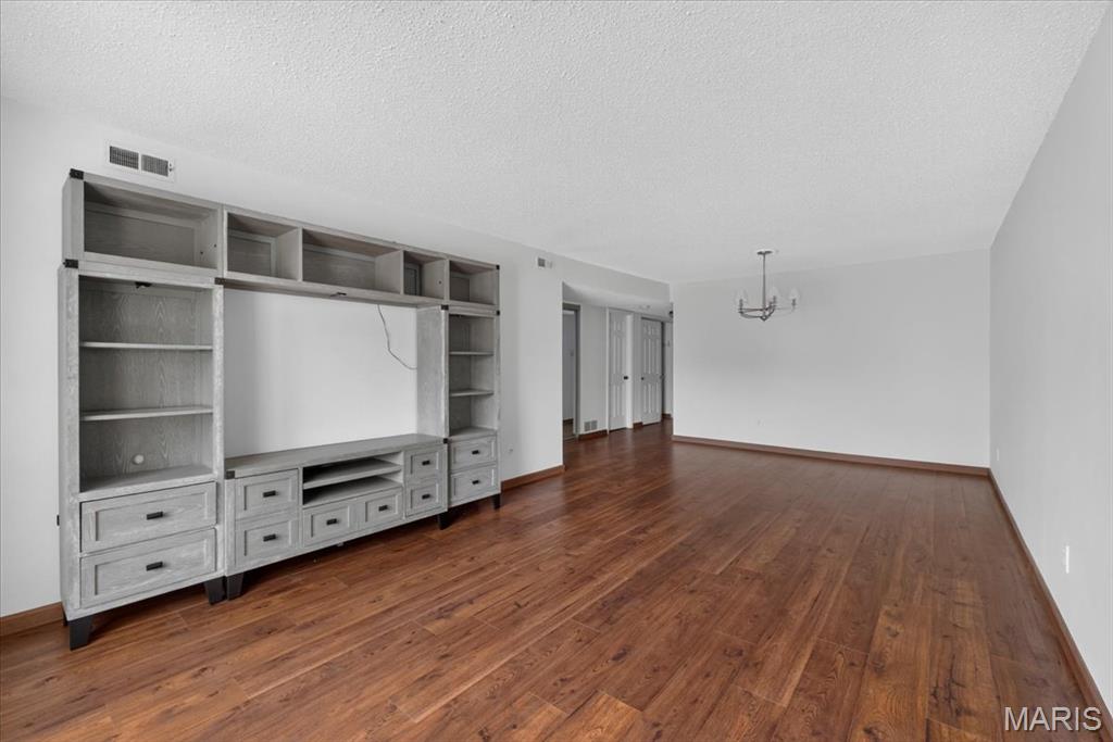 Photo 4 of Condo for sale at 942 Guelbreth Ln #300, Saint Louis, MO 63141 | MLS# MIS26068399 | Listing updated on 2026-10-25