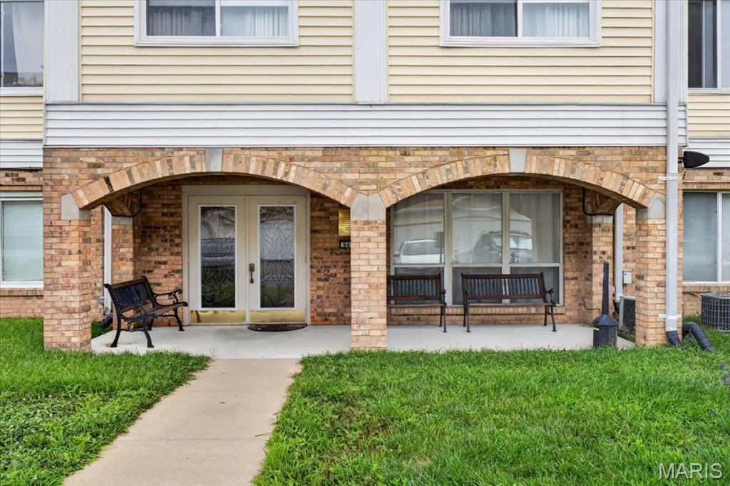 Condo for sale at 942 Guelbreth Ln #300, Saint Louis, MO 63141 | MLS# MIS26068399