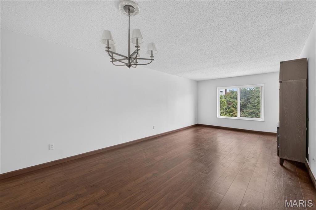 Photo 3 of Condo for sale at 942 Guelbreth Ln #300, Saint Louis, MO 63141 | MLS# MIS26068399 | Listing updated on 2026-10-25