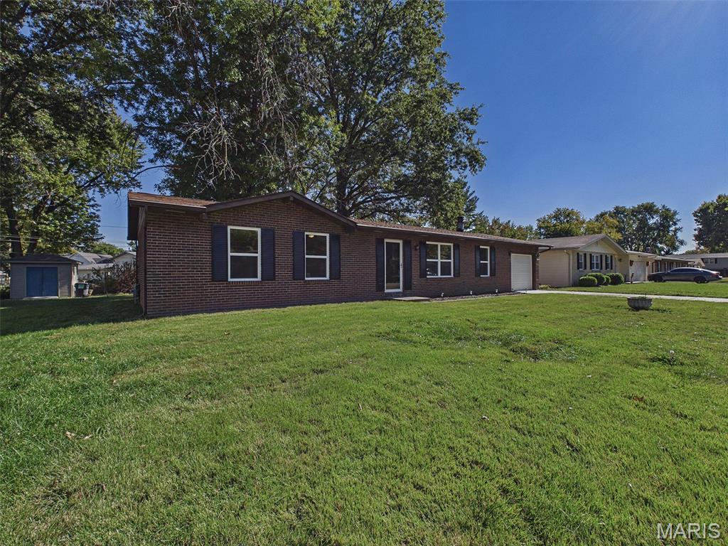 Photo 1 of Single family home for sale at 404 Anita Dr, Fairview Heights, IL 62208 | MLS# MIS26068467 | Listing updated on 2026-10-26