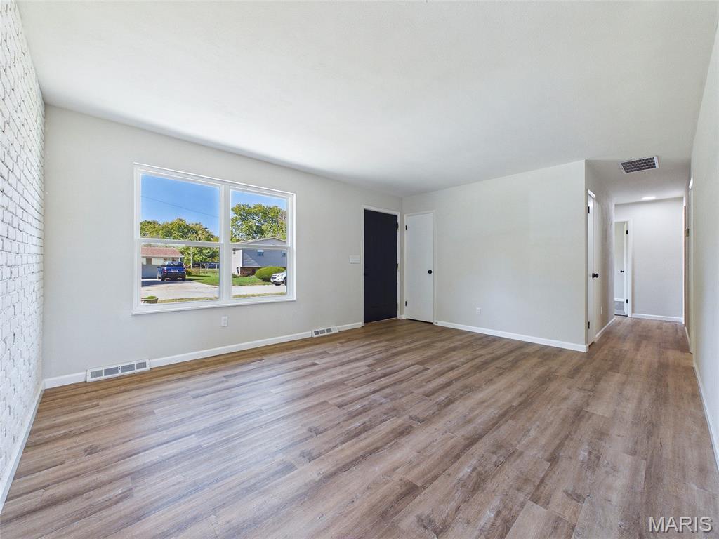 Photo 2 of Single family home for sale at 404 Anita Dr, Fairview Heights, IL 62208 | MLS# MIS26068467 | Listing updated on 2026-10-26