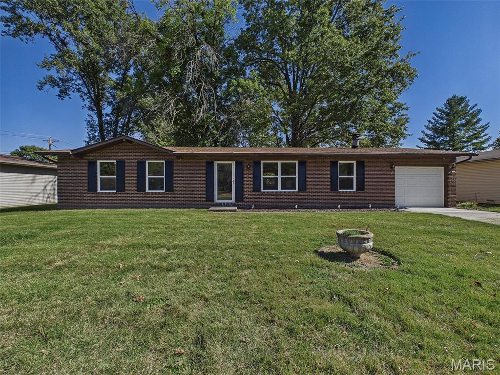 Single family home for sale at 404 Anita Dr, Fairview Heights, IL 62208 | MLS# MIS26068467