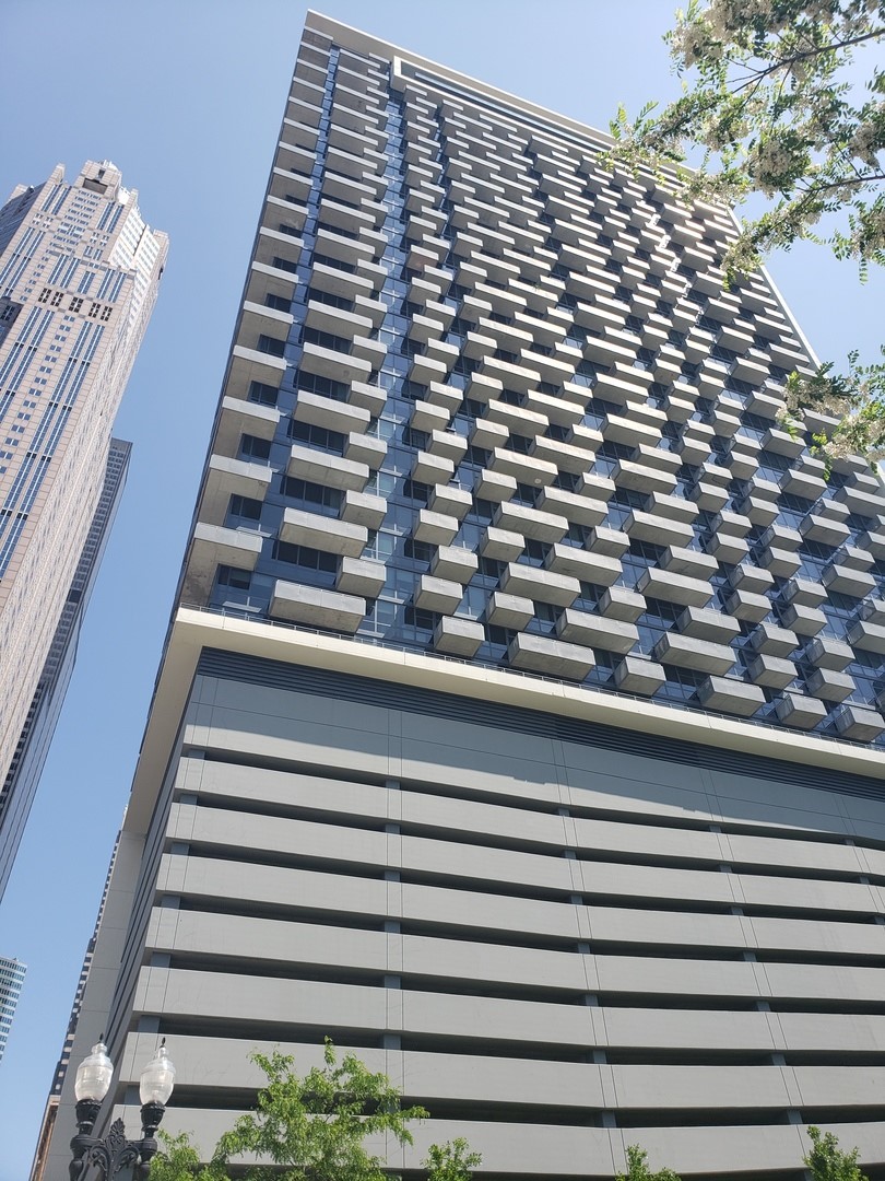Photo 1 of Condo for sale at 235 W Van Buren St #4516, Chicago, IL 60607 | MLS# 12573972 | Listing updated on 2026-09-21