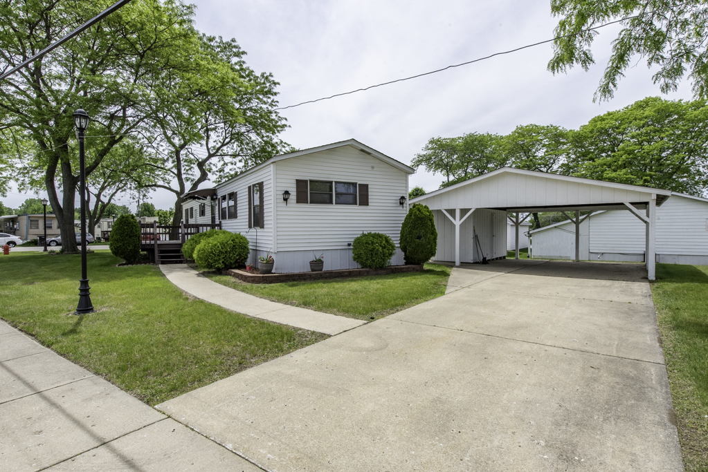 Photo 3 of Manufactured home for sale at 696 Birch Ave, Park City, IL 60085 | MLS# 12657820 | Listing updated on 2026-09-24