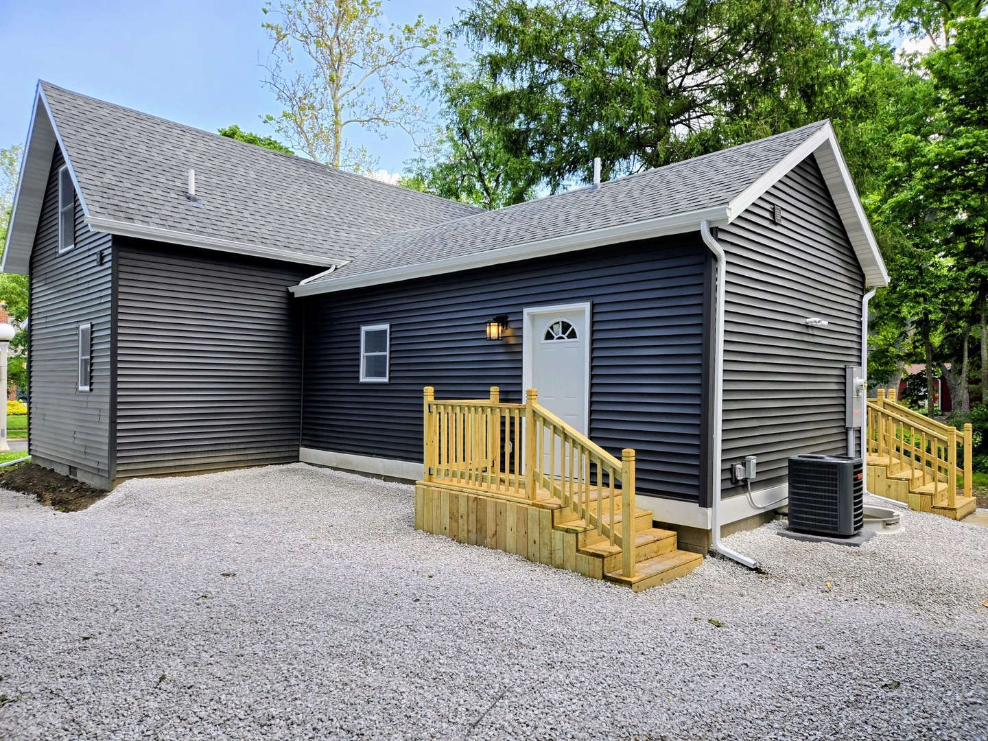 Photo 4 of Single family home for sale at 805 E California Ave, Urbana, IL 61801 | MLS# 12666258 | Listing updated on 2026-09-21
