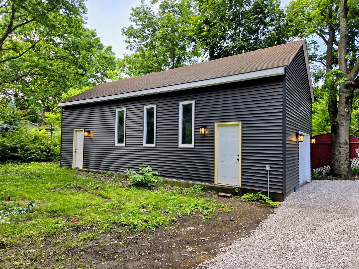Photo 2 of Single family home for sale at 805 E California Ave, Urbana, IL 61801 | MLS# 12666258 | Listing updated on 2026-09-21
