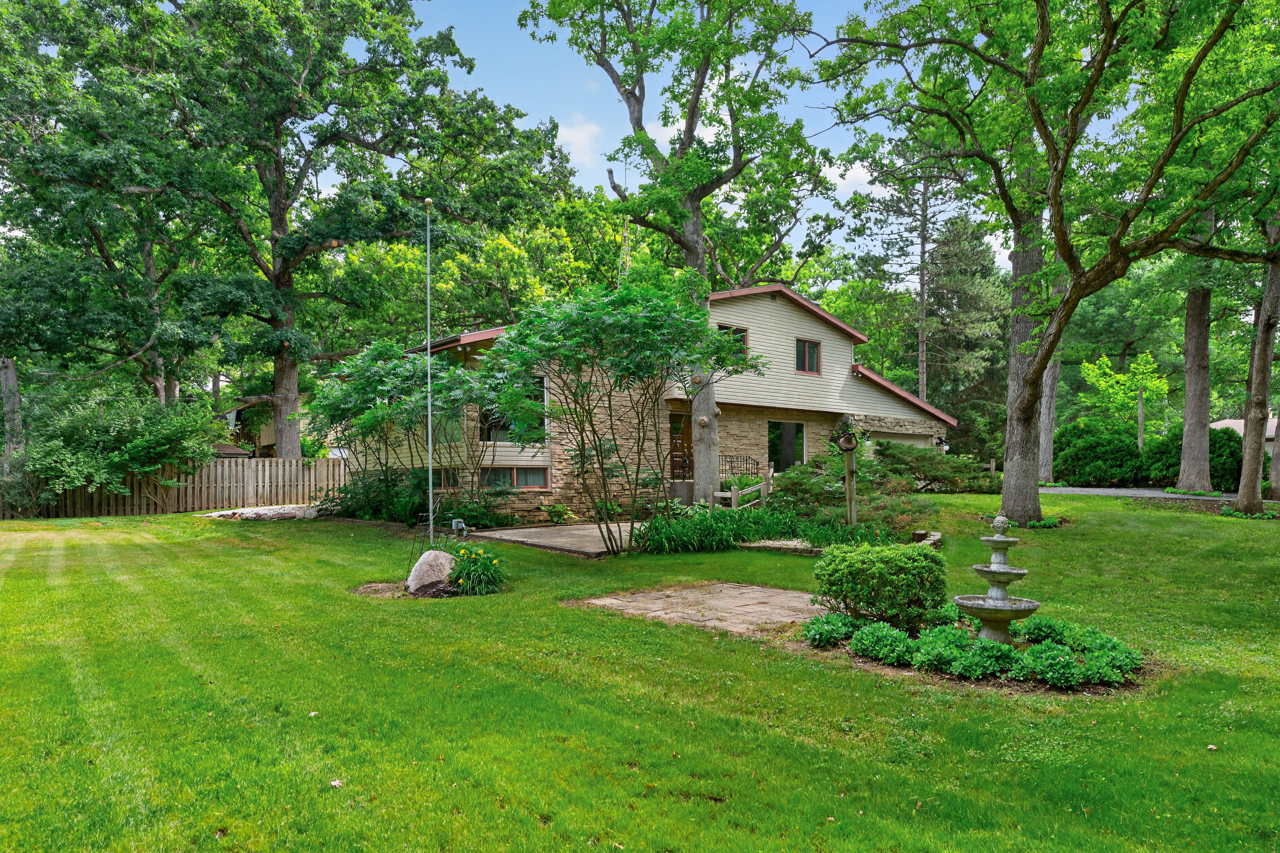 Photo 2 of Sale Pending at 11510 Beverly Ln, Belvidere, IL 61008 | MLS# 12674293 | Listing updated on 2026-09-21