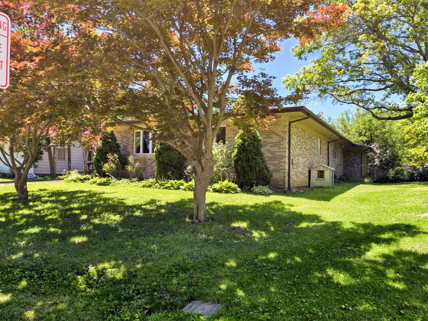Photo 1 of Single family home for sale at 909 E Burkwood Dr, Urbana, IL 61801 | MLS# 12684148 | Listing updated on 2026-09-21