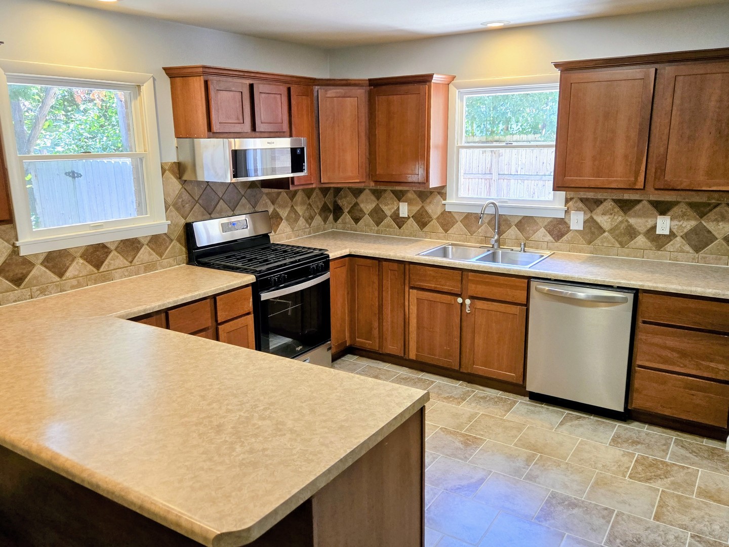 Photo 4 of Single family home for sale at 909 E Burkwood Dr, Urbana, IL 61801 | MLS# 12684148 | Listing updated on 2026-09-21