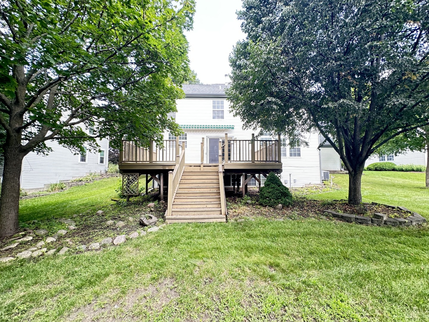 Photo 2 of Single family home for sale at 285 Shipland Dr, Crystal Lake, IL 60012 | MLS# 12700658 | Listing updated on 2026-09-24