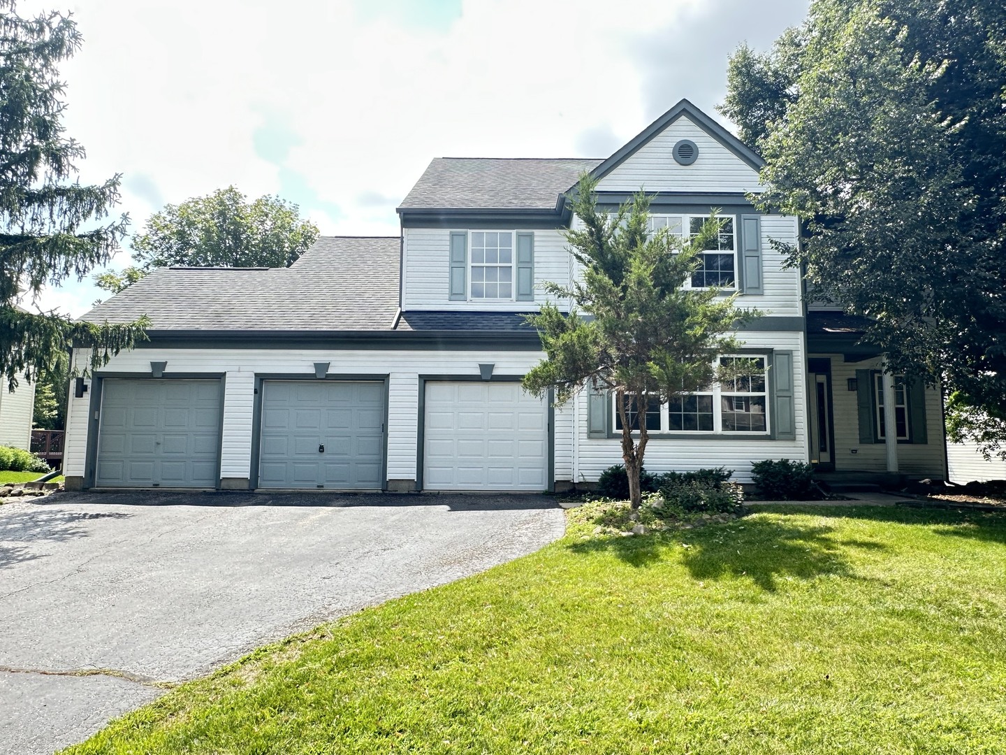 Photo 1 of Single family home for sale at 285 Shipland Dr, Crystal Lake, IL 60012 | MLS# 12700658 | Listing updated on 2026-09-24