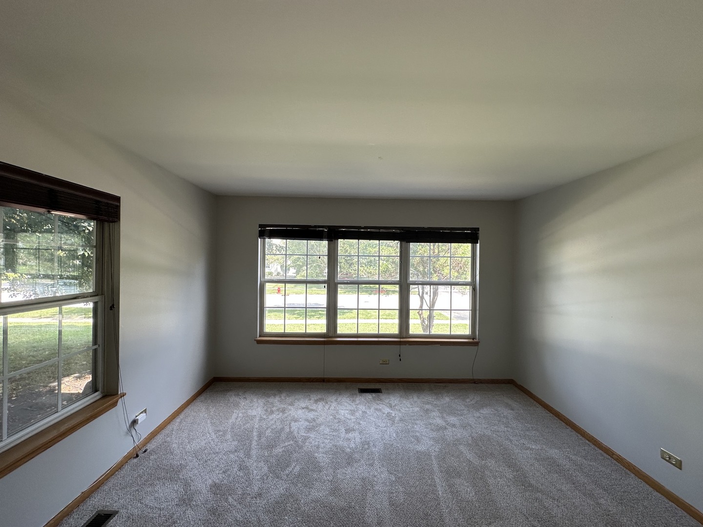 Photo 3 of Single family home for sale at 285 Shipland Dr, Crystal Lake, IL 60012 | MLS# 12700658 | Listing updated on 2026-09-24