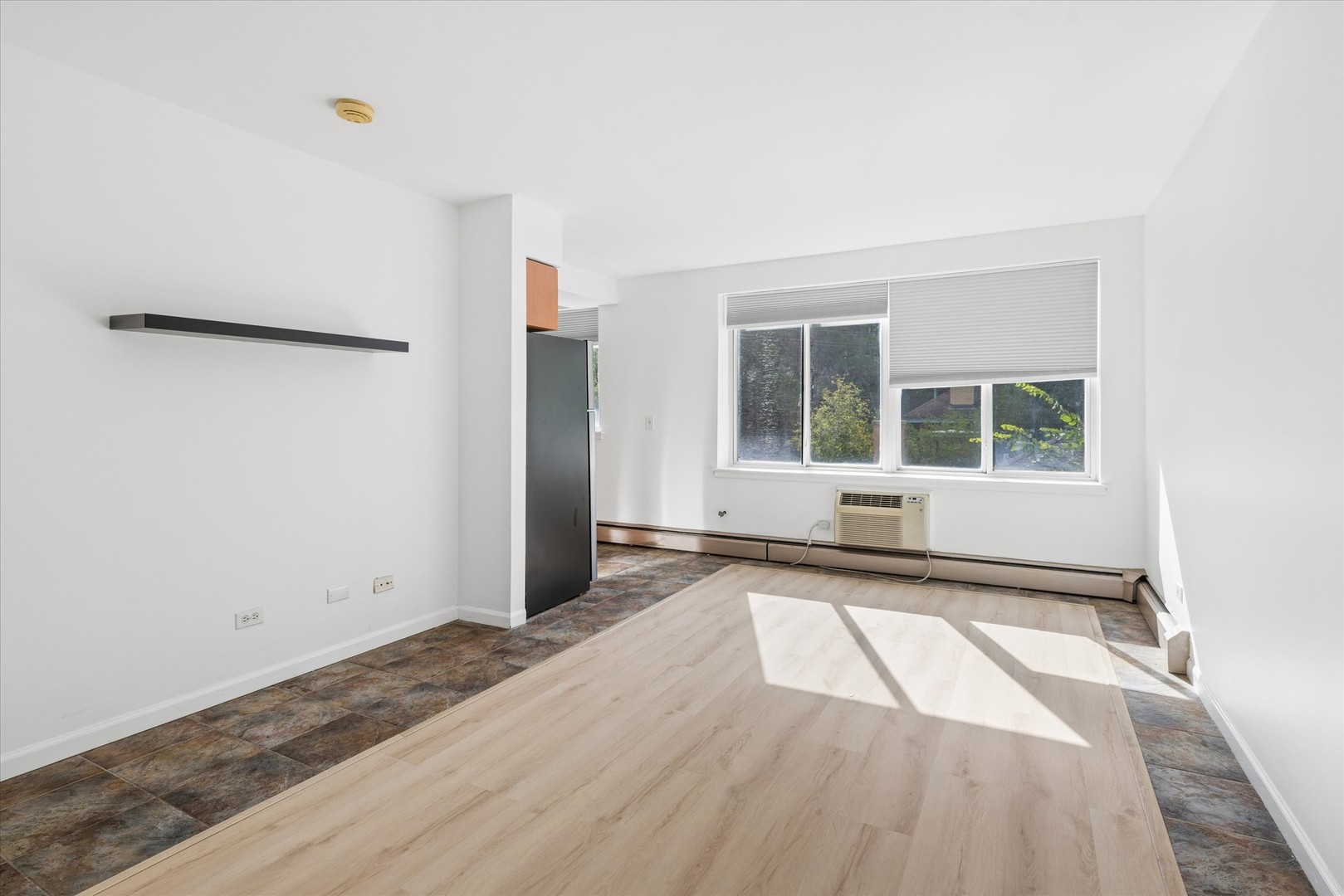 Photo 1 of Condo for sale at 539 W Stratford Pl #408, Chicago, IL 60657 | MLS# 12700672 | Listing updated on 2026-09-24