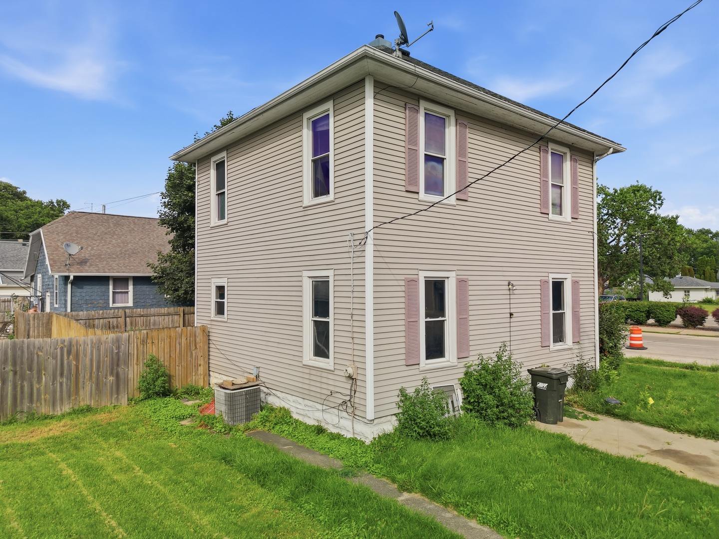 Photo 2 of Single family home for sale at 1502 E 4th Street, Sterling, IL 60181 | MLS# 12701862 | Listing updated on 2026-09-24