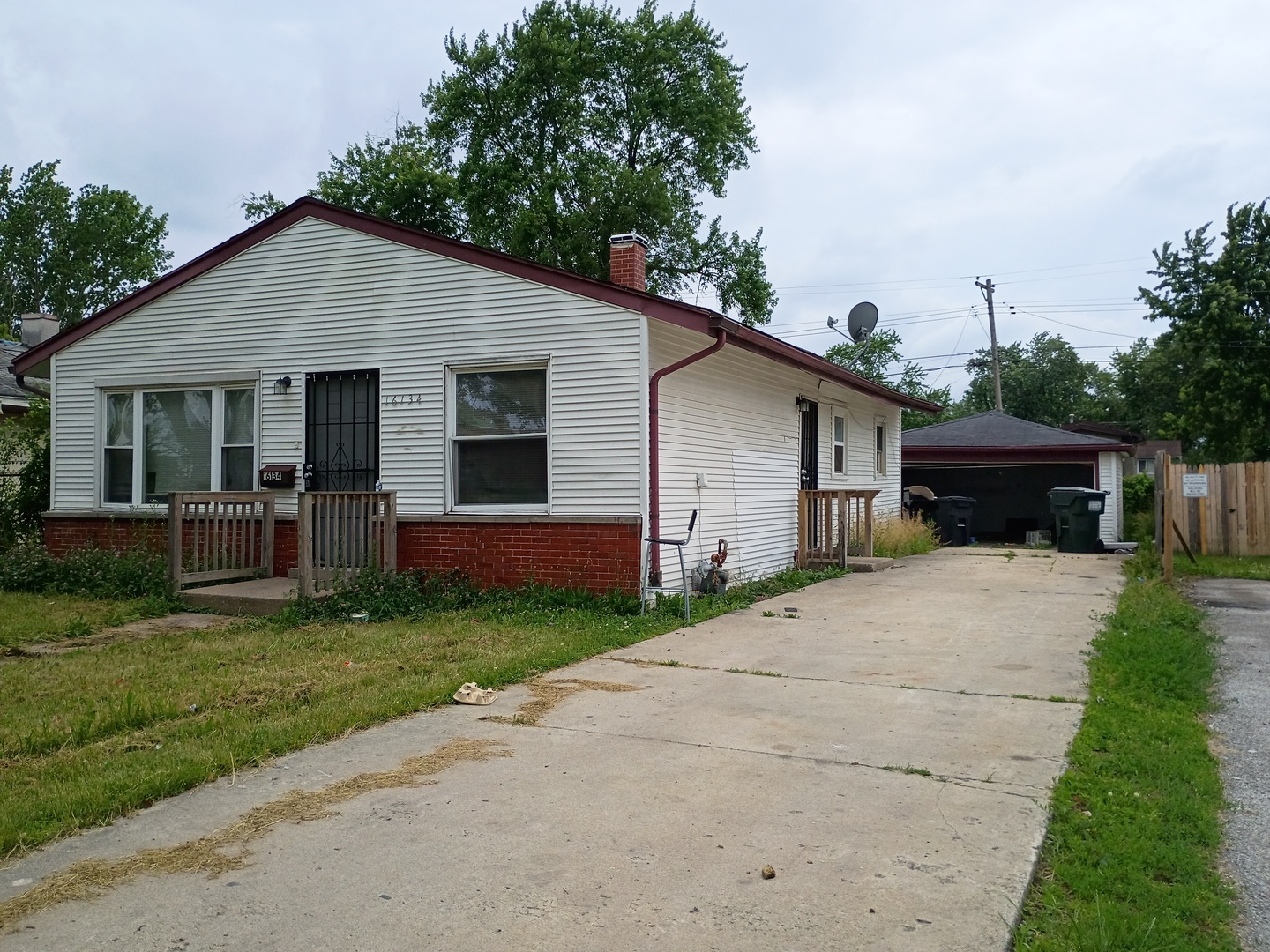 Photo 2 of Single family home for sale at 16134 Justine St, Markham, IL 60428 | MLS# 12717458 | Listing updated on 2026-09-24