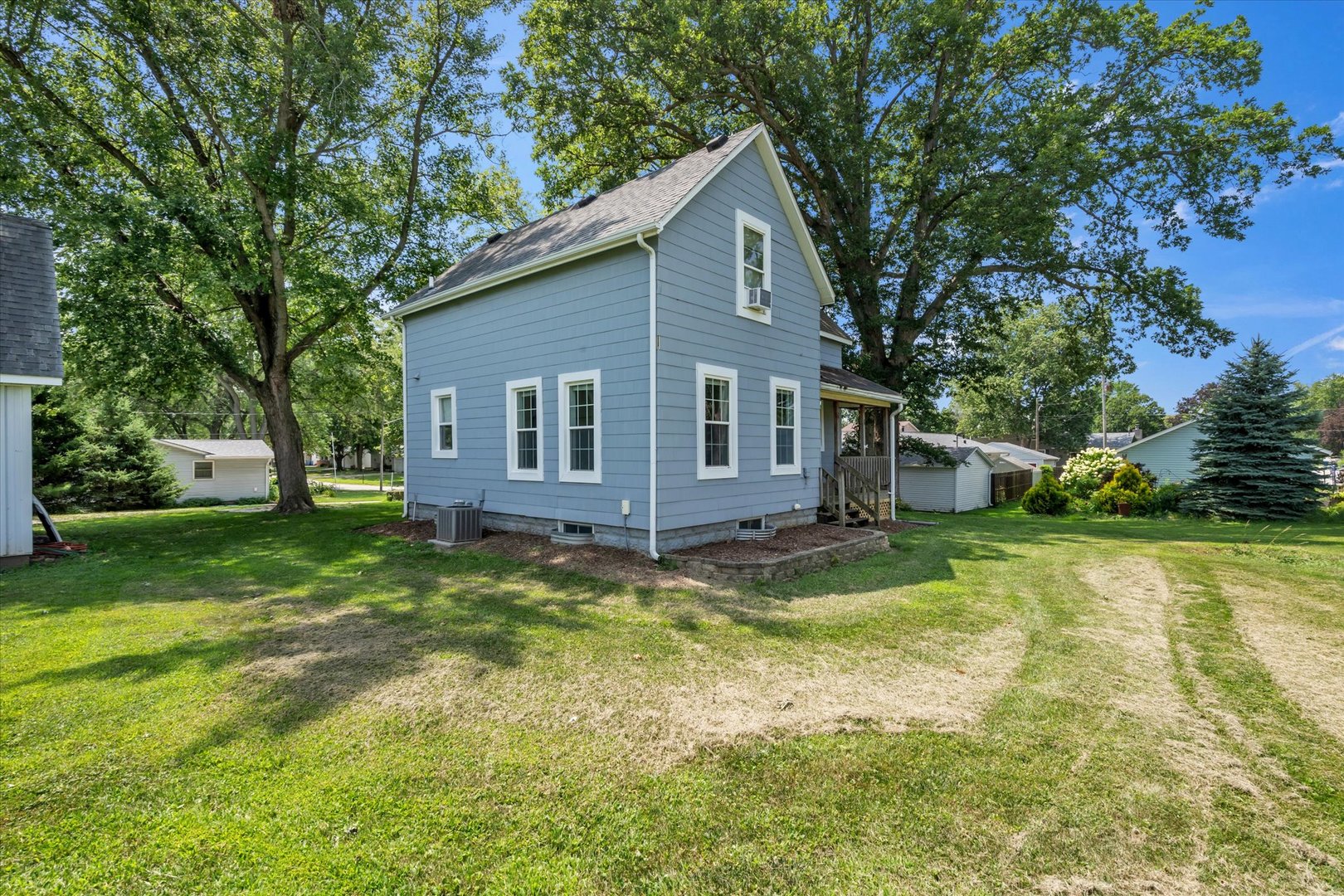 Photo 3 of Single family home for sale at 513 12th Street, Silvis, IL 61282 | MLS# 12718578 | Listing updated on 2026-09-24