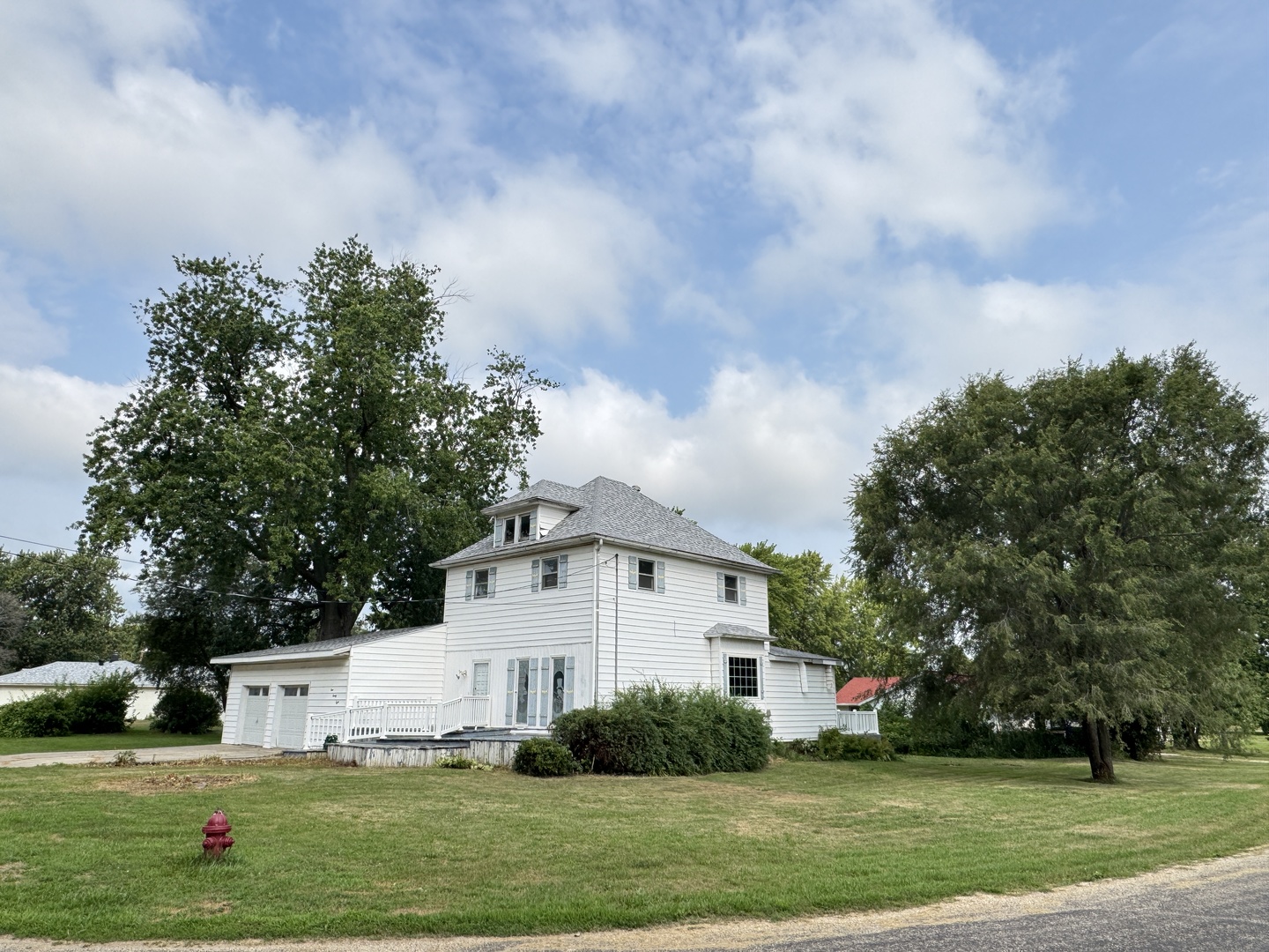 Photo 3 of Single family home for sale at 128 E N Railroad St, Sheffield, IL 61361 | MLS# 12719561 | Listing updated on 2026-09-24