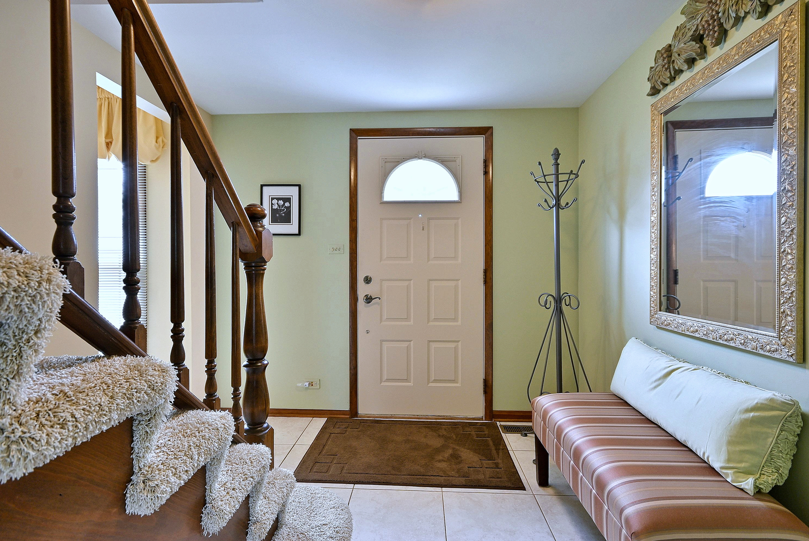 Photo 3 of Single family home for sale at 128 Hunter's Cir, Schaumburg, IL 60193 | MLS# 12721980 | Listing updated on 2026-09-24