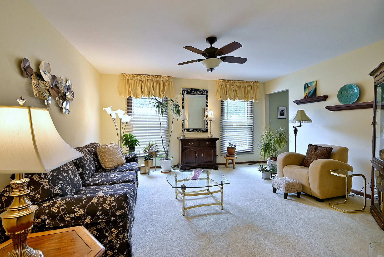 Photo 3 of Single family home for sale at 128 Hunter's Cir, Schaumburg, IL 60193 | MLS# 12721980 | Listing updated on 2026-09-24