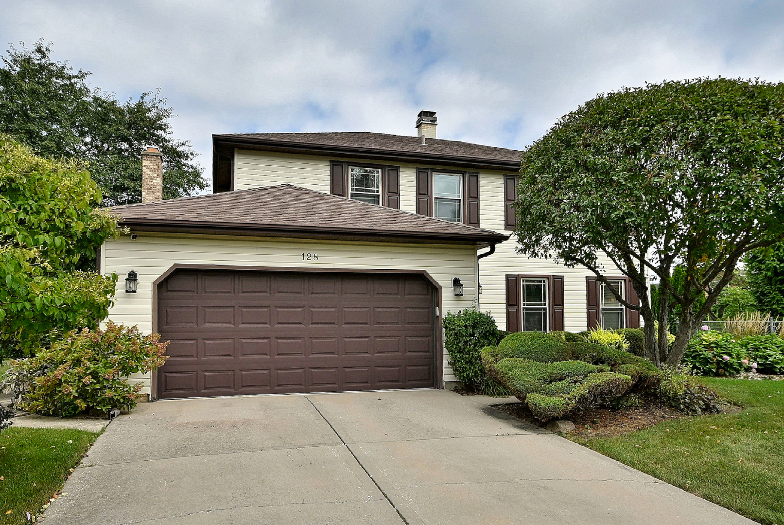Photo 1 of Single family home for sale at 128 Hunter's Cir, Schaumburg, IL 60193 | MLS# 12721980 | Listing updated on 2026-09-24