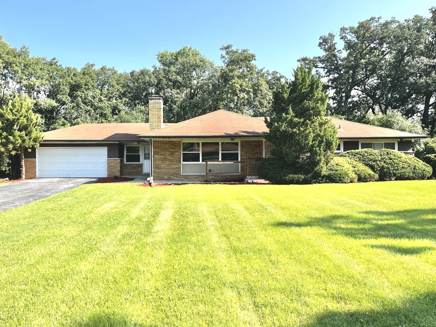 Single family home for sale at 2543 Oakwood Dr, Olympia Fields, IL 60461 | MLS# 12724615