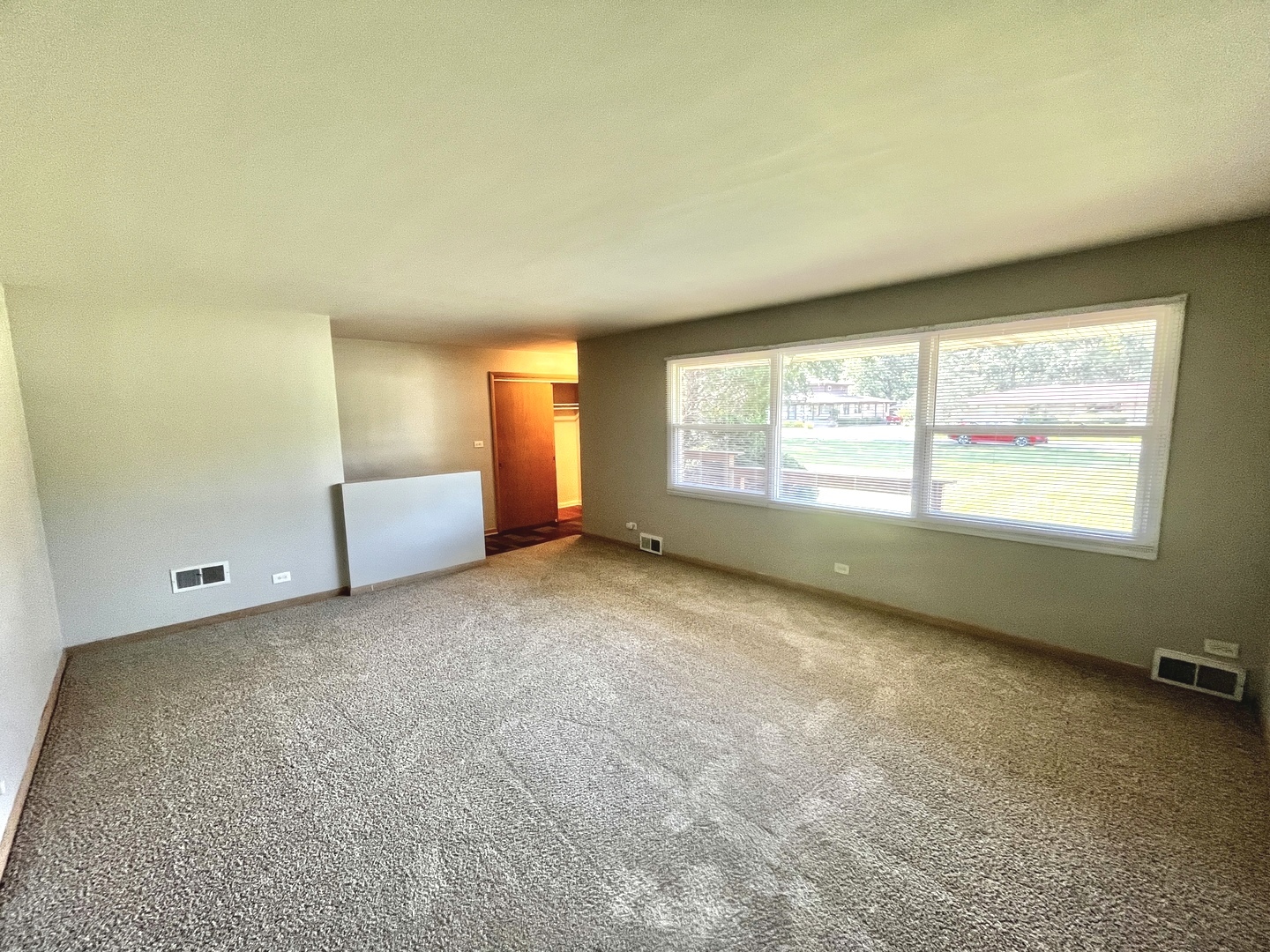 Photo 3 of Single family home for sale at 2543 Oakwood Dr, Olympia Fields, IL 60461 | MLS# 12724615 | Listing updated on 2026-09-24
