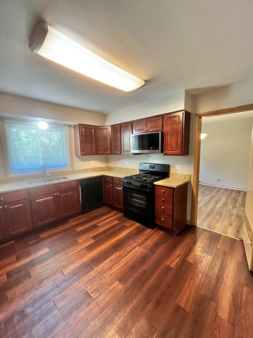 Photo 4 of Single family home for sale at 2543 Oakwood Dr, Olympia Fields, IL 60461 | MLS# 12724615 | Listing updated on 2026-09-24