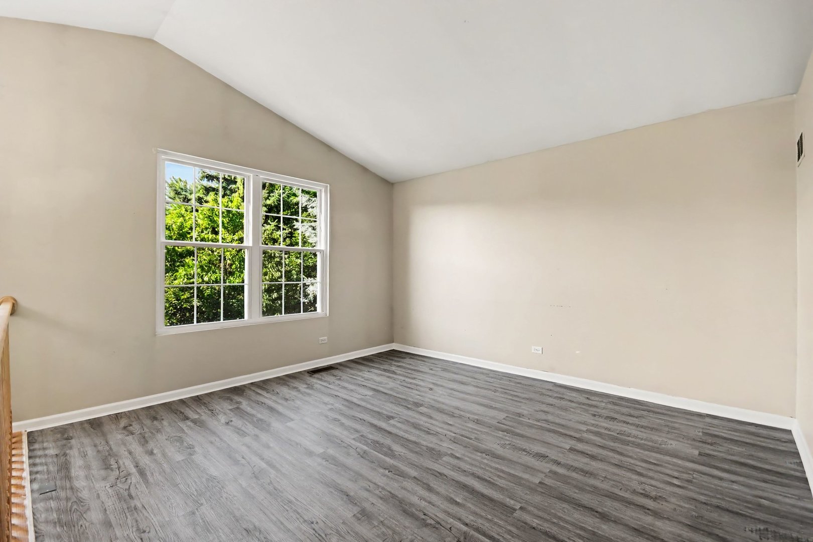 Photo 3 of Single family home for sale at 1033 Symphony Dr, Aurora, IL 60504 | MLS# 12727154 | Listing updated on 2026-09-24