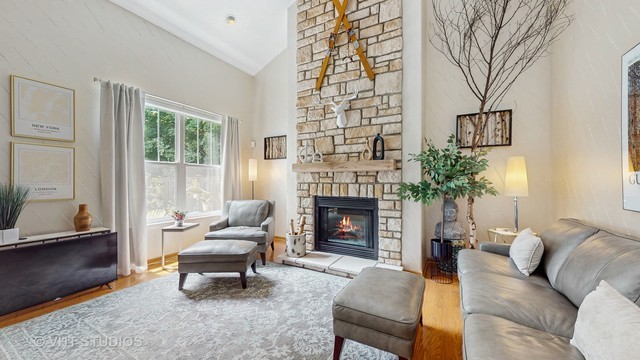 Photo 4 of Townhouse for sale at 301 W Eagle Ct, Waukegan, IL 60087 | MLS# 12728003 | Listing updated on 2026-09-24