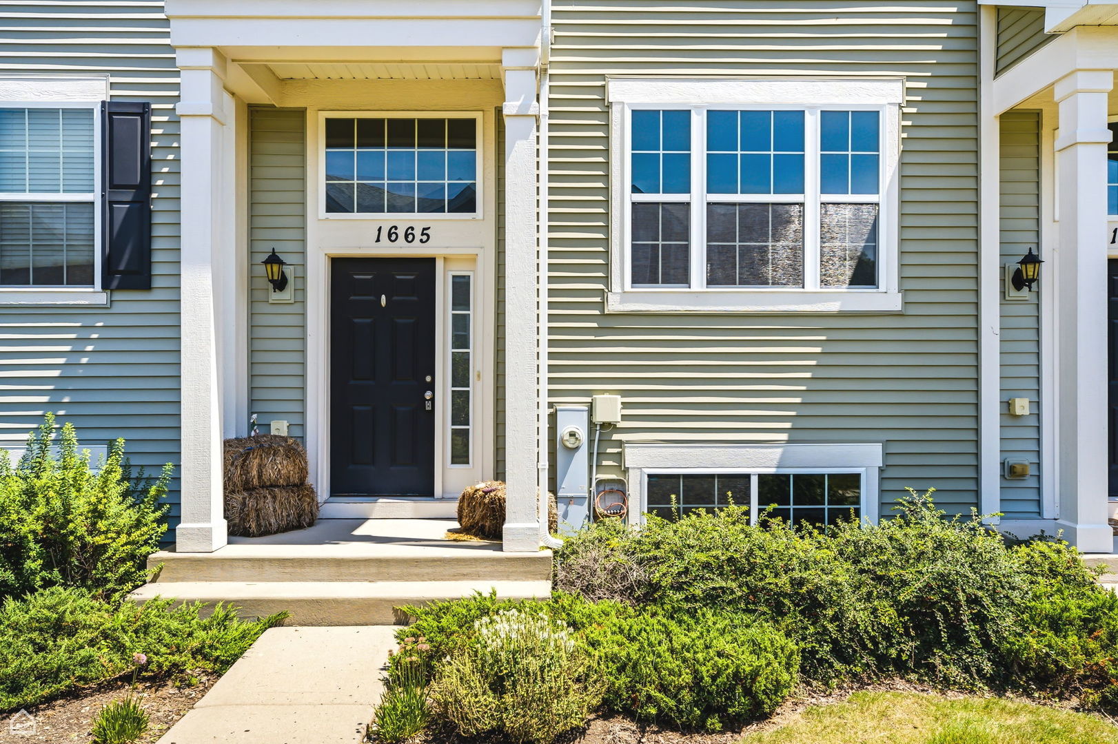 Photo 2 of Townhouse for sale at 1665 Windward Dr, Pingree Grove, IL 60140 | MLS# 12729289 | Listing updated on 2026-09-24