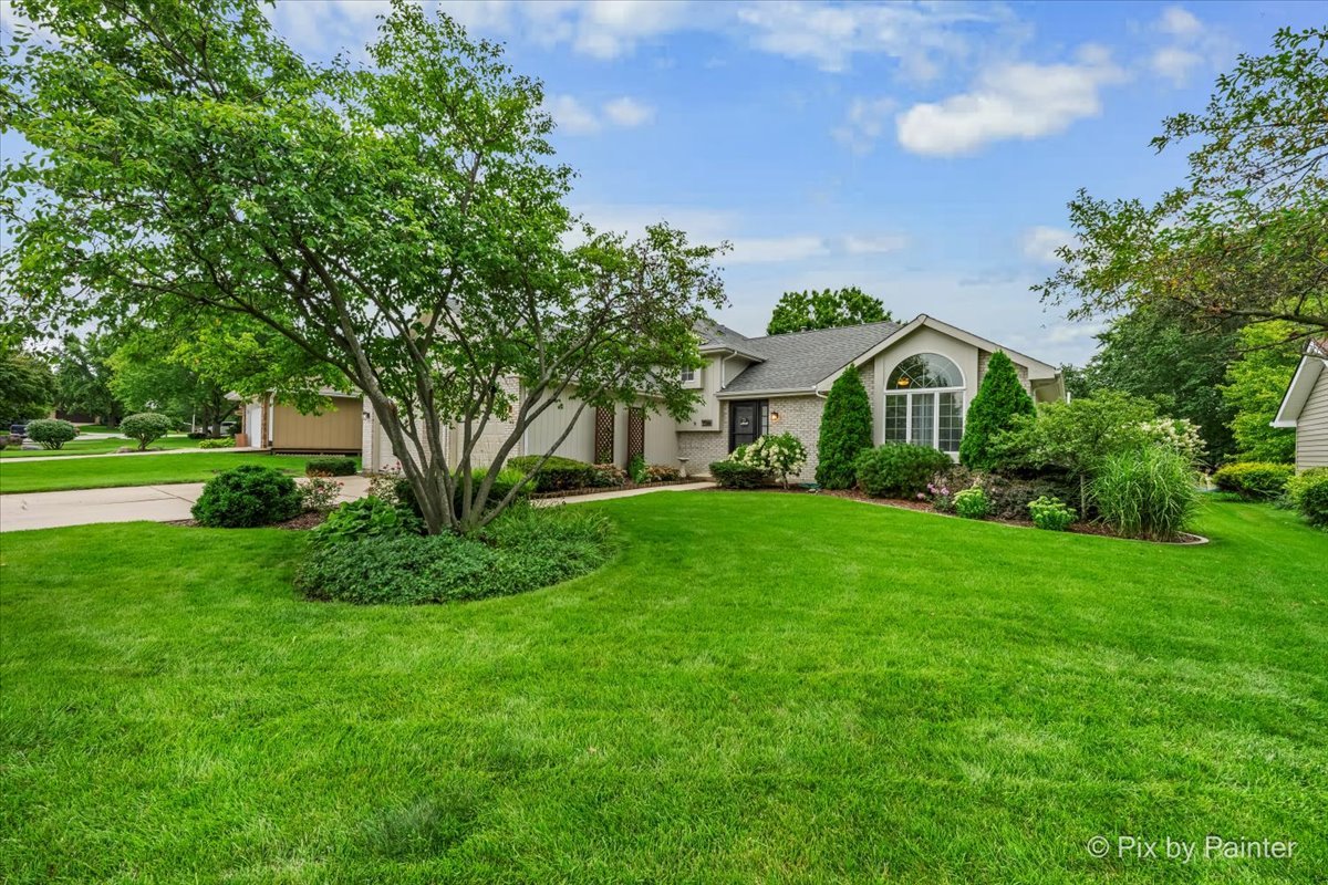 Photo 2 of Single family home for sale at 708 Ravinia Dr, Shorewood, IL 60404 | MLS# 12730039 | Listing updated on 2026-09-24