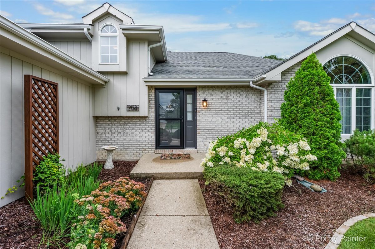 Photo 3 of Single family home for sale at 708 Ravinia Dr, Shorewood, IL 60404 | MLS# 12730039 | Listing updated on 2026-09-24