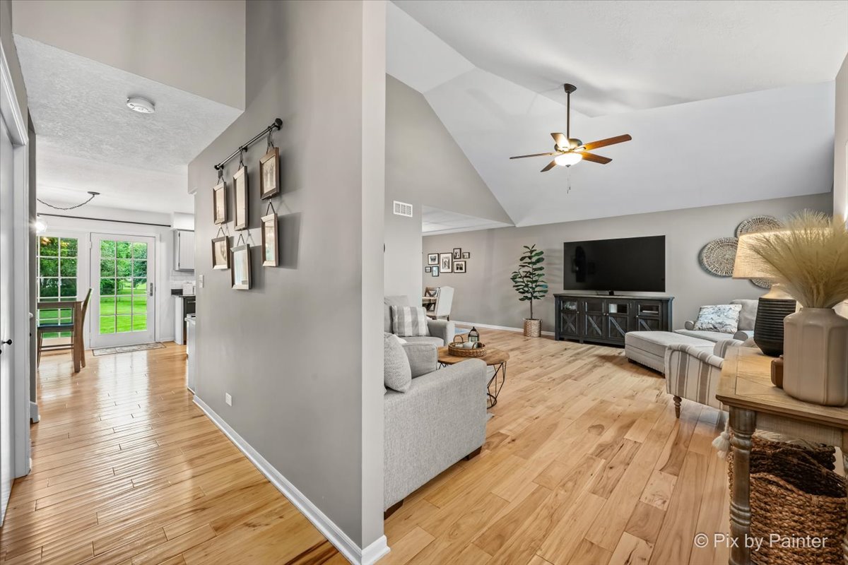 Photo 4 of Single family home for sale at 708 Ravinia Dr, Shorewood, IL 60404 | MLS# 12730039 | Listing updated on 2026-09-24