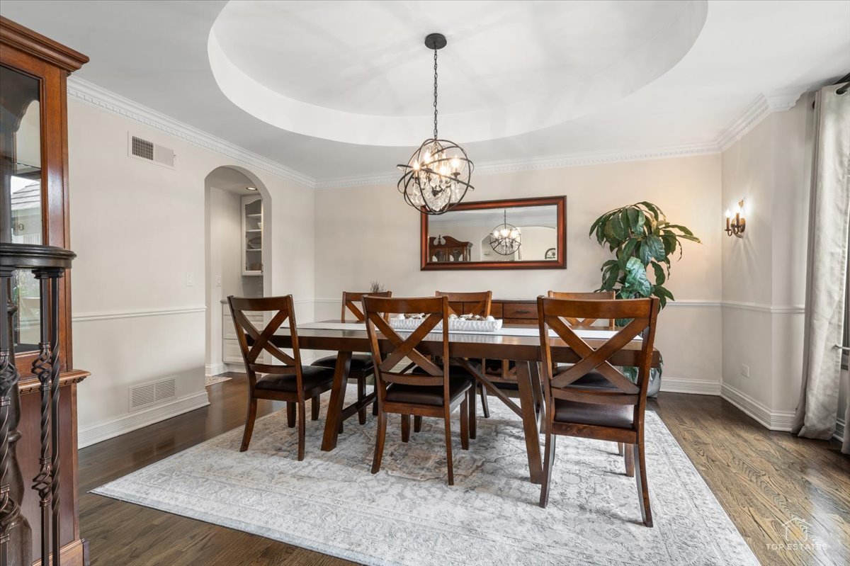 Photo 4 of Single family home for sale at 1590 Eagle Ridge Dr, Antioch, IL 60002 | MLS# 12730113 | Listing updated on 2026-09-24