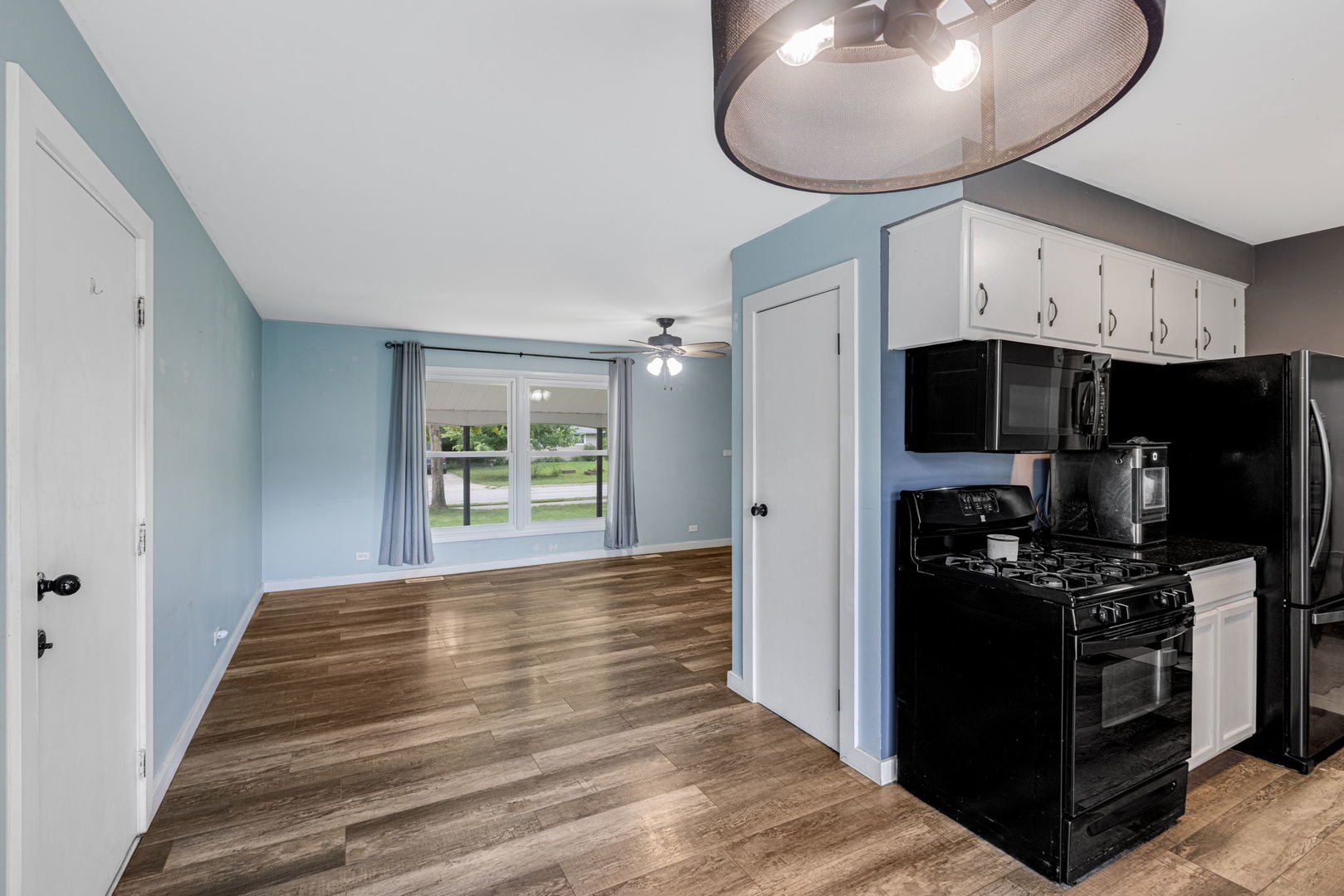 Photo 2 of Single family home for sale at 241 Arrowhead Trl, Carol Stream, IL 60188 | MLS# 12731238 | Listing updated on 2026-09-24