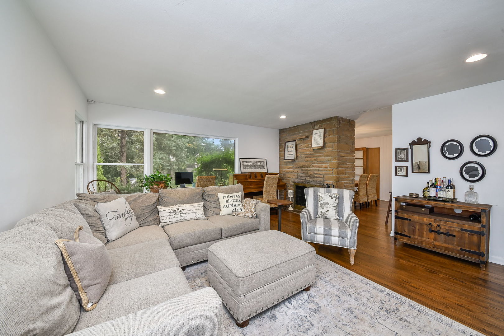 Photo 4 of Single family home for sale at 447 Lowell Ave, Glen Ellyn, IL 60137 | MLS# 12731577 | Listing updated on 2026-09-24