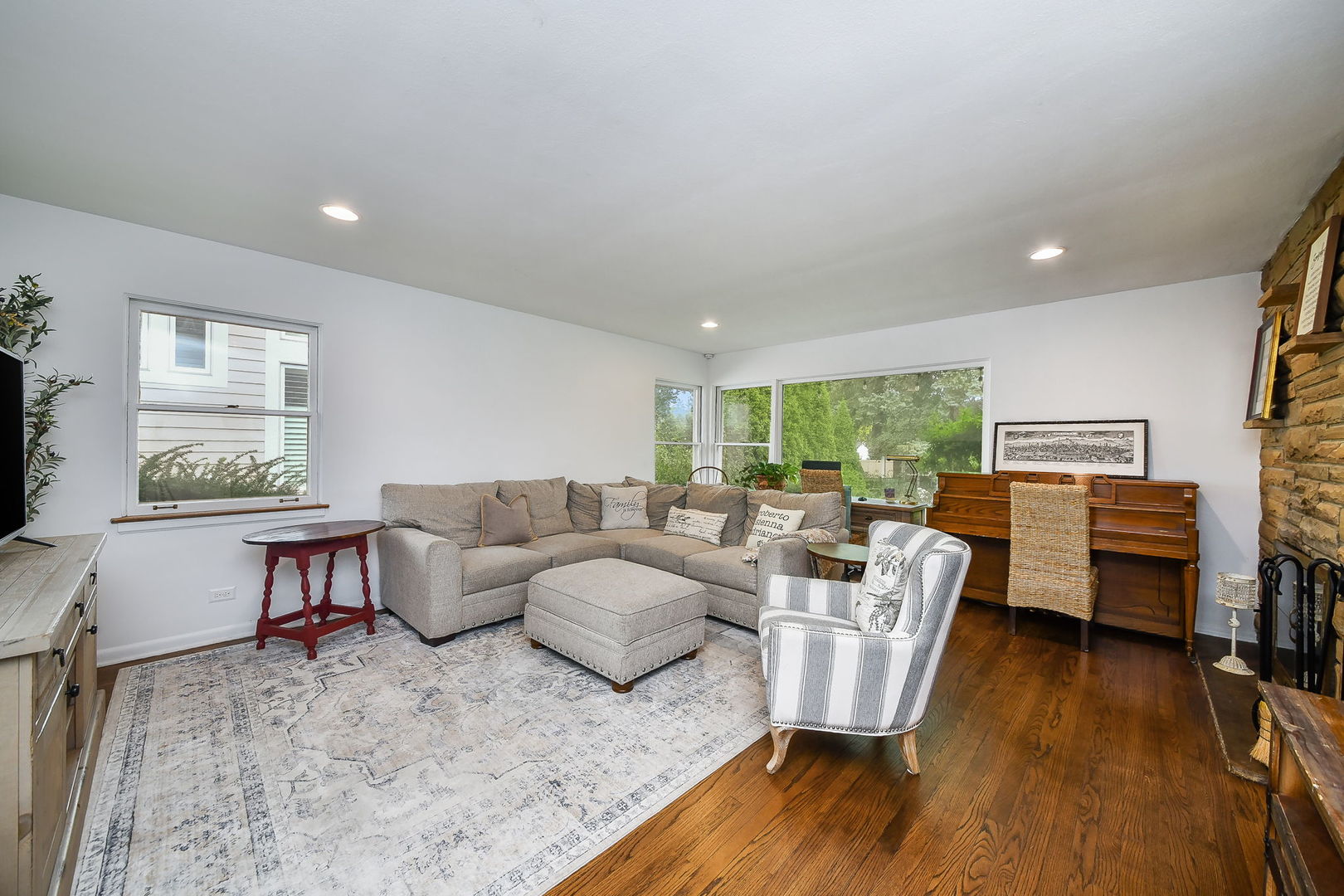 Photo 3 of Single family home for sale at 447 Lowell Ave, Glen Ellyn, IL 60137 | MLS# 12731577 | Listing updated on 2026-09-24