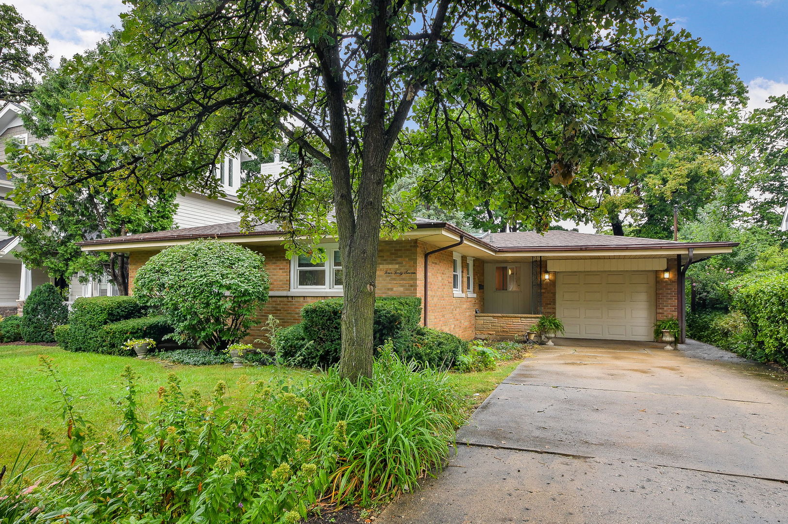 Photo 1 of Single family home for sale at 447 Lowell Ave, Glen Ellyn, IL 60137 | MLS# 12731577 | Listing updated on 2026-09-24