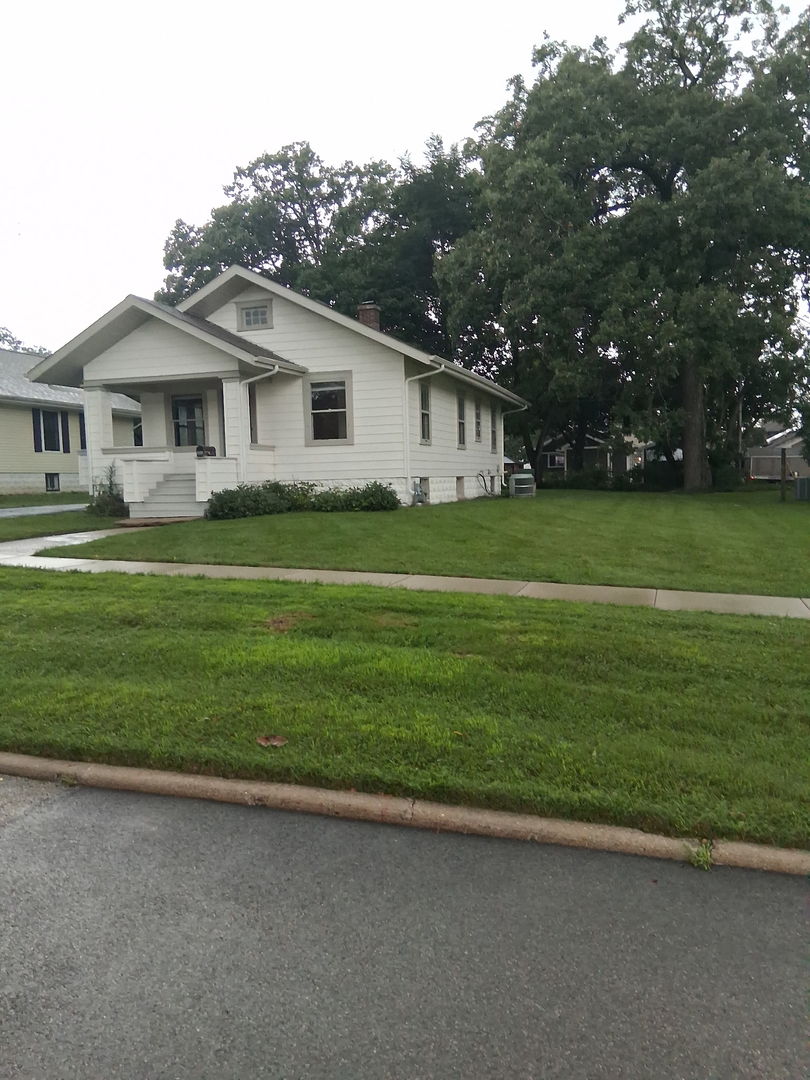 Photo 2 of Single family home for sale at 1104 N Jefferson St, Harvard, IL 60033 | MLS# 12732131 | Listing updated on 2026-09-24