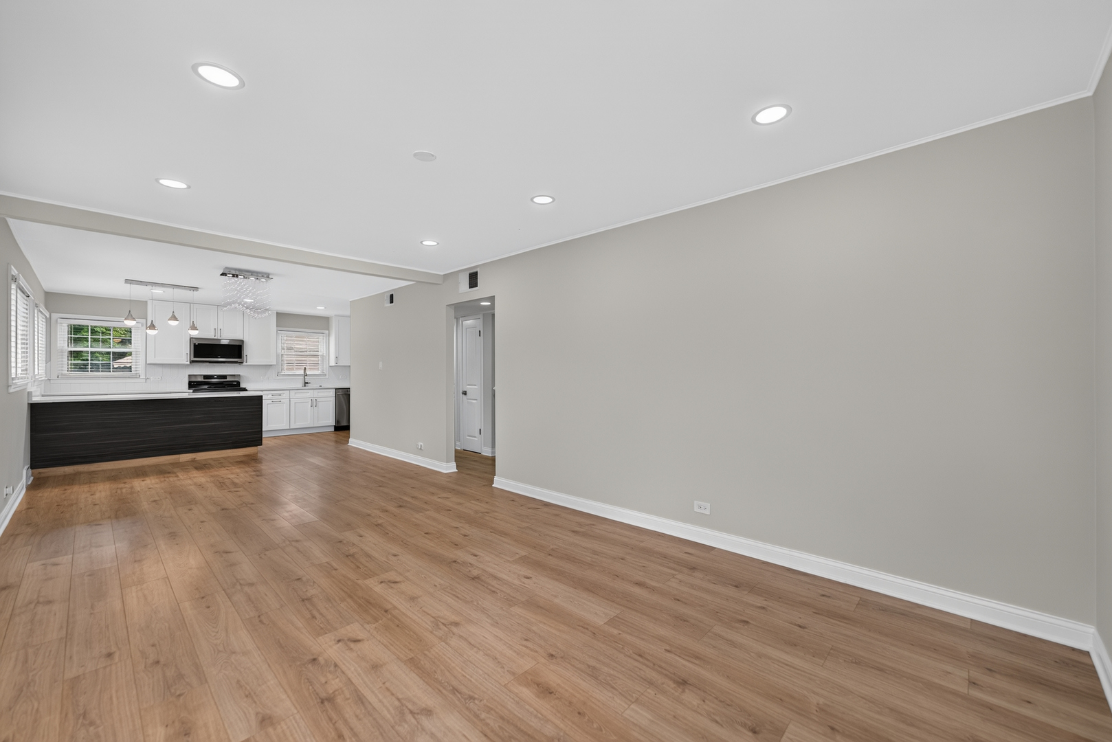Photo 4 of Single family home for sale at 639 N Edgewood Ave, Lombard, IL 60148 | MLS# 12732752 | Listing updated on 2026-09-24