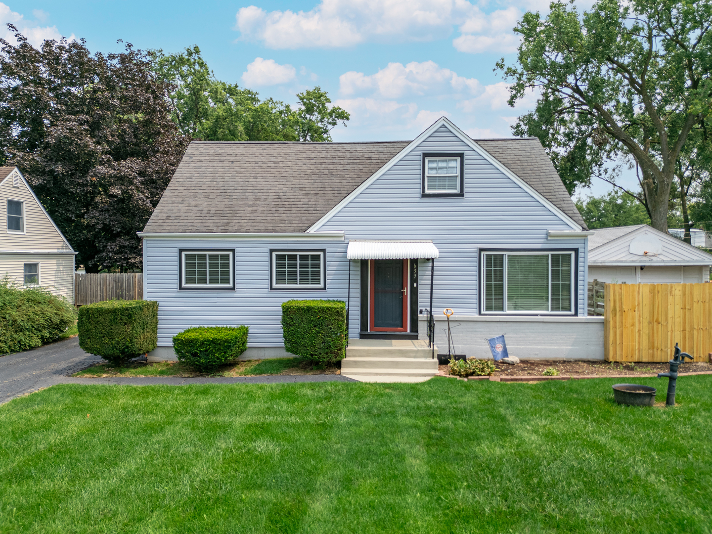 Photo 1 of Single family home for sale at 639 N Edgewood Ave, Lombard, IL 60148 | MLS# 12732752 | Listing updated on 2026-09-24