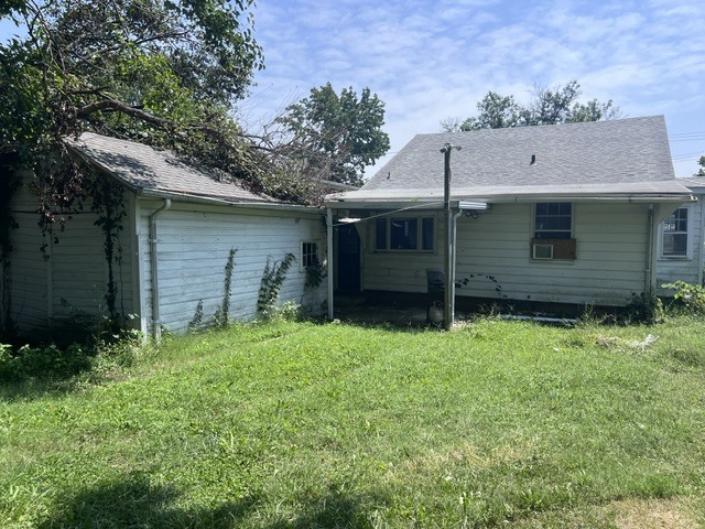 Photo 2 of Single family home for sale at 808 W College St, Carbondale, IL 62901 | MLS# 12733584 | Listing updated on 2026-09-24