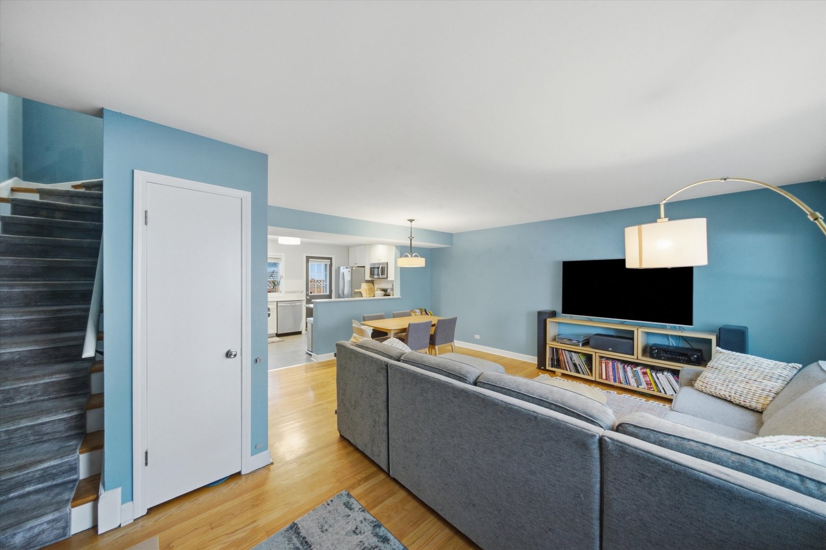 Photo 3 of Townhouse for sale at 1903 W Sunnyside Ave, Chicago, IL 60640 | MLS# 12734694 | Listing updated on 2026-09-24