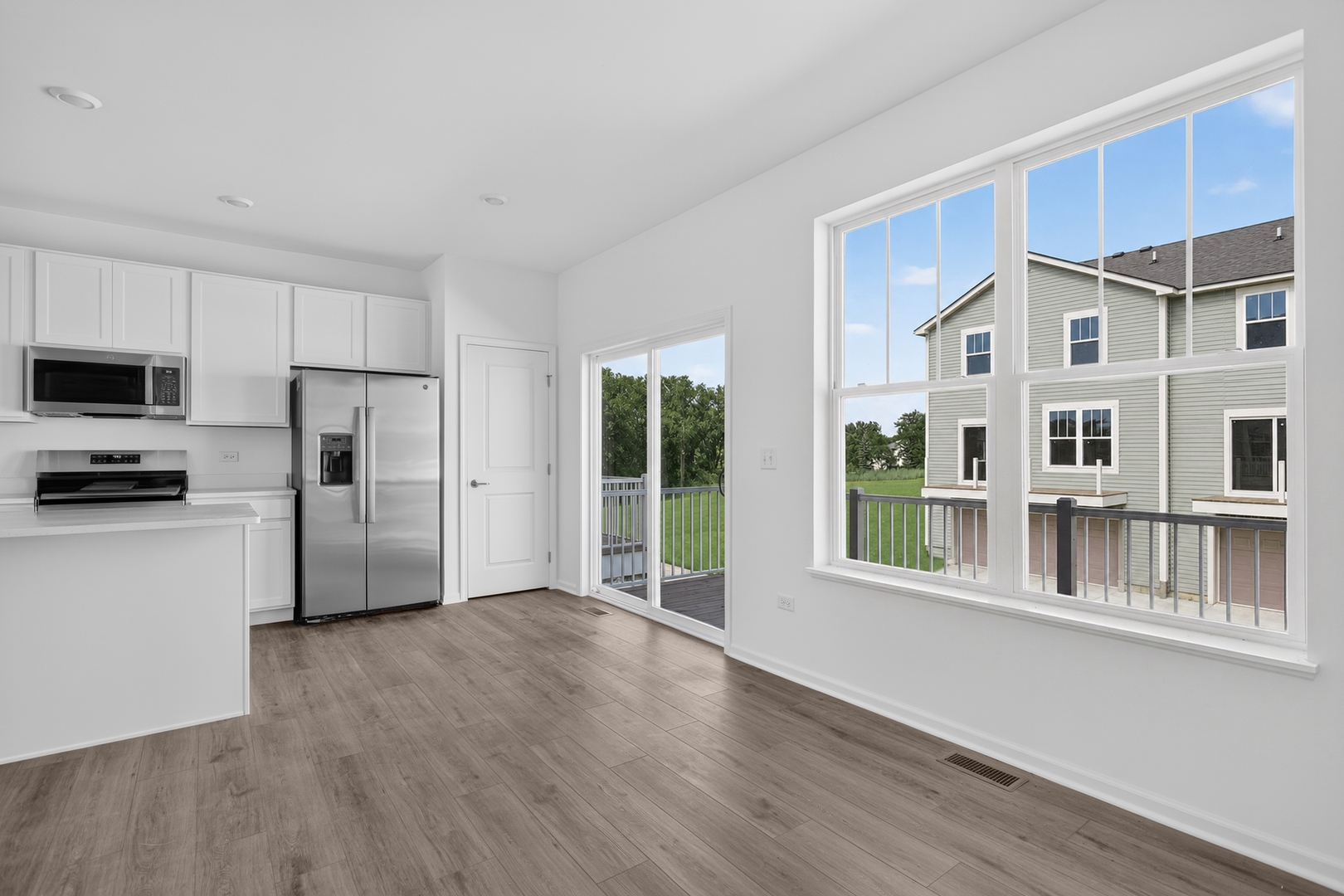 Photo 3 of Townhouse for sale at 521 Red Oak Cir, Volo, IL 60020 | MLS# 12736861 | Listing updated on 2026-09-21