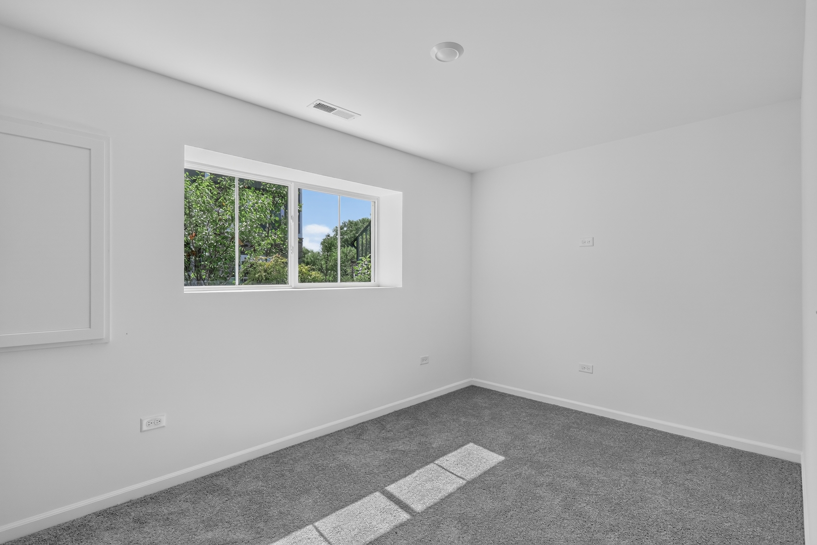 Photo 4 of Townhouse for sale at 521 Red Oak Cir, Volo, IL 60020 | MLS# 12736861 | Listing updated on 2026-09-21